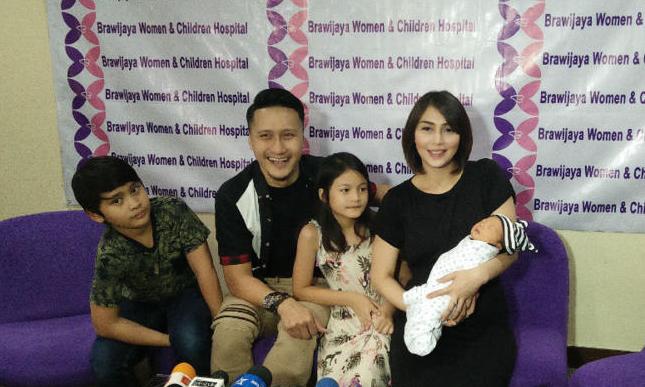 Arie Untung & Fenita Arie Miliki Quality Time Bersama Arie Untung & Fenita Arie Miliki Quality Time Bersama