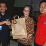 WOM Finance Santuni Anak Panti Wreda Karitas