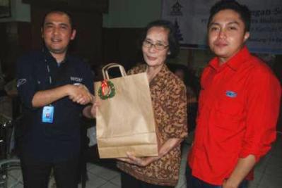 WOM Finance Santuni Anak Panti Wreda Karitas WOM Finance Santuni Anak Panti Wreda Karitas