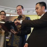 Dirut BJB Berbagi Pengalaman Lewat Buku
