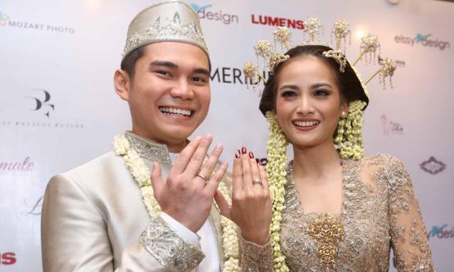 Menikah, Acha Menangis dan Tertawa Menikah, Acha Menangis dan Tertawa