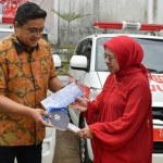 Dede Yusuf Serahkan Empat Ambulance kepada Dinkes Bandung Barat