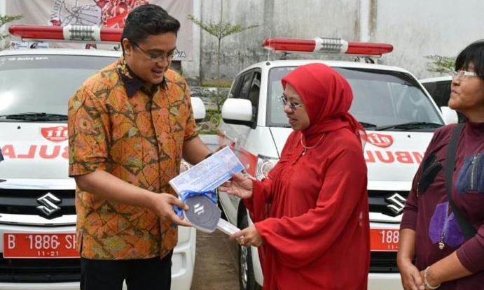 Dede Yusuf Serahkan Empat Ambulance kepada Dinkes Bandung Barat Dede Yusuf Serahkan Empat Ambulance kepada Dinkes Bandung Barat
