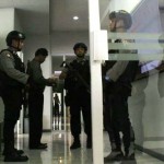 KPK Geledah Sebuah Apartemen