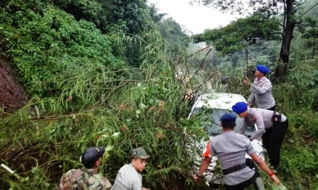 Weekend, Nagreg Longsor nagreg