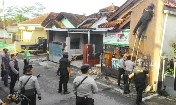 Terlibat Jaringan Teroris di Bekasi , Satu Keluarga Diringkus Densus 88