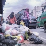 Sampah di Jalan Kopo Sayati Menumpuk