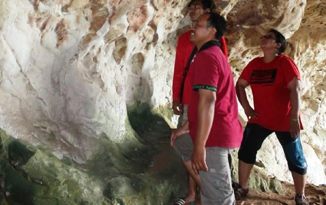 Ke Gua Beloyot di Pegunungan Kars yang Melelahkan