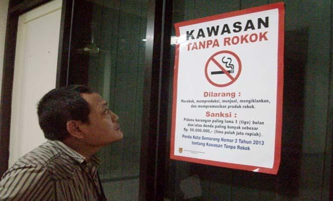Abubakar Pertanyakan Pojok Khusus Merokok