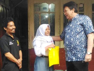 Anak Pertama Tajudin dapat Beasiswa Anak Pertama Tajudin dapat Beasiswa