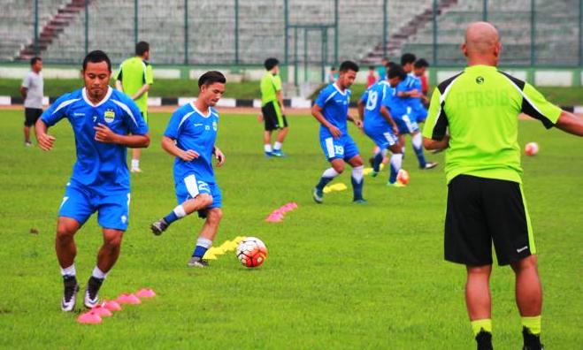 Untung-Rugi Mundurnya Kompetisi Untung-Rugi Mundurnya Kompetisi