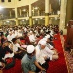 Emil Gulirkan Gerakan Shalat Subuh Berjamaah