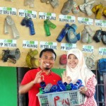 Syawaludin-Febriarti Khairunnisa Membangun Bank Sampah di Lombok