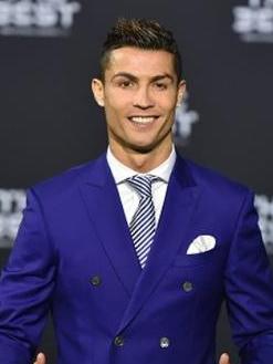 Cristiano Ronaldo Meraih Gelar Pemain Terbaik