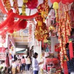 Pernak-pernik Imlek Laris, Lampion Polos Paling Diburu