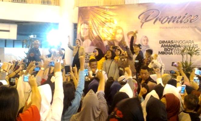 Mikha Tembayong Bikin Susasana Histeris