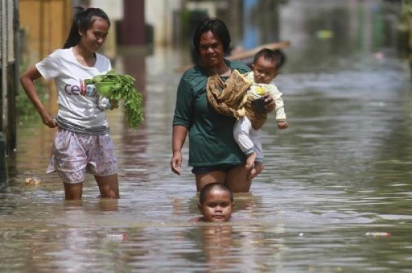 Tanggul Jebol Warga Khawatir Kebanjiran leuwikuya