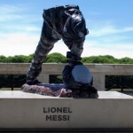 Patung Messi Malah Dirusak
