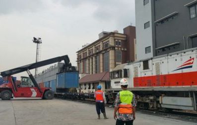 Optimalkan KA Peti Kemas Gedebage Optimalkan KA Peti Kemas Gedebage