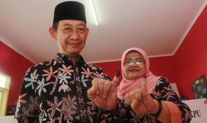 Berjuang Sendiri, Azul Akhirnya Menyerah