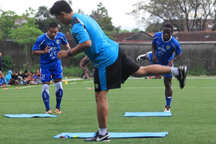 Tunggu Livaja dan Overtoom Tunggu Livaja dan Overtoom