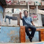 Pamerkan Lukisan Warga di Atas Saluran Air