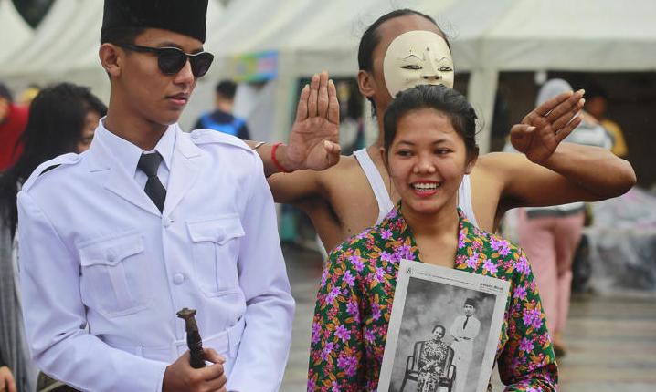 Komunitas New Castle dan Lokra Gelar Aksi Treatikal
