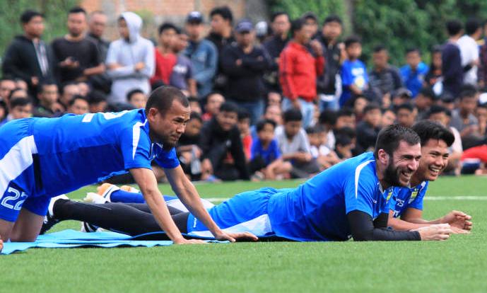 Lini Belakang Persib Makin Kompak Lini Belakang Persib Makin Kompak
