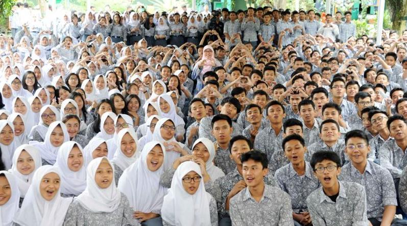 Netty Ajak Pelajar Makin Kreatif Netty Ajak Pelajar Makin Kreatif