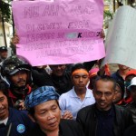 Tolak Pindah ke BTM, Ratusan PKL Cicadas Geruduk Kantor Satpol PP