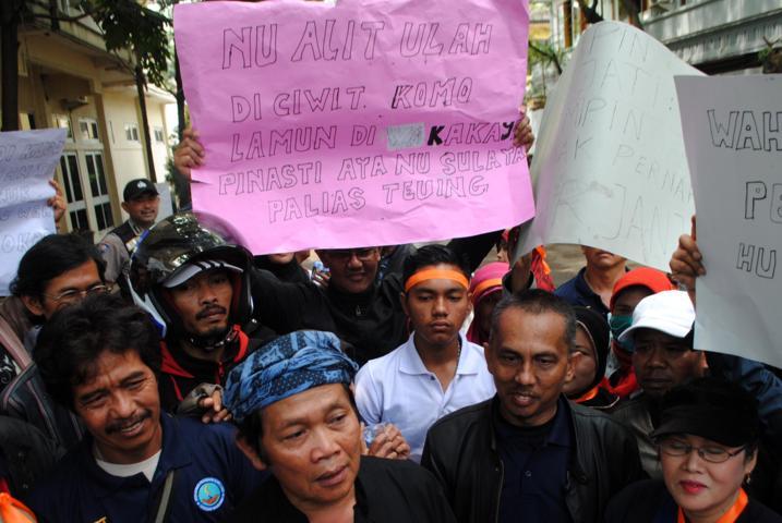 Tolak Pindah ke BTM, Ratusan PKL Cicadas Geruduk Kantor Satpol PP