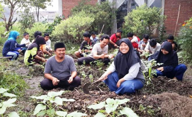 Kegigihan Nissa dan Ibang Merintis Pesantren "Ekologi" Ath Thaariq di Garut Pesantren Ekologi Ath Thaariq di Garut