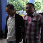 GELAR REKONTRUKSI: Polrestabes Bandung menggelar rekontruksi kasus dugaan pungutan liar (Pungli) di kantor Dinas Penanaman Modal dan Pelayanan Terpadu Satu Pintu (DPMPTSP) Kota Bandung di Jalan Cianjur, Sabtu (26/2). Sebanyak 80 adegan diperagakan oleh ke 6 tersangka dalam rekonstruksi tersebut. Amri Rachman Dzulfikri/Bandung Ekspres