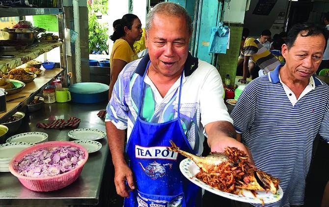 Pedasnya Yang Beda, Tiga Jam Bisa Layani 200 Pengunjung