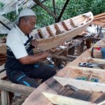 Harun Karundi, Perajin Perahu Tongkang Bertahan di Era Modern
