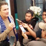 Maung Bikin Gentar Beruang Madu