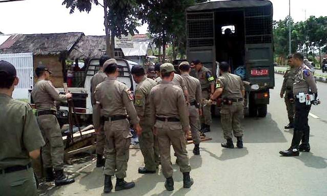 Langgar Aturan, PKL Dibubarkan Langgar Aturan, PKL Dibubarkan