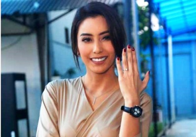 Tyas Mirasih Pamer Cincin Tunangan
