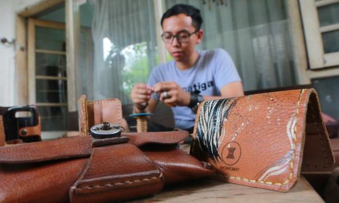 Permudah Perizinan bagi Investor Permudah Perizinan bagi Investor