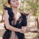 Tampil Dengan Gaun Hitam, Ariel Tatum Seksi Menggoda