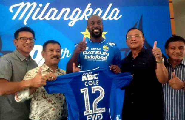 Carlton Cole Resmi Gabung Persib Bandung