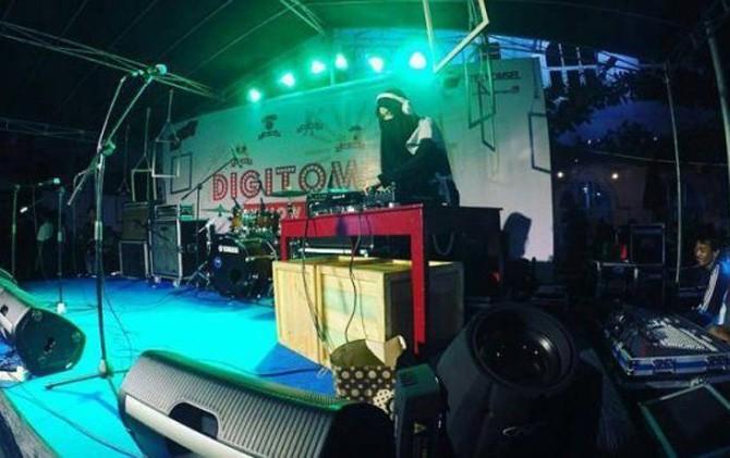 Mengenal DJ Chika yang Kontroversi karena Bercadar Saat Manggung