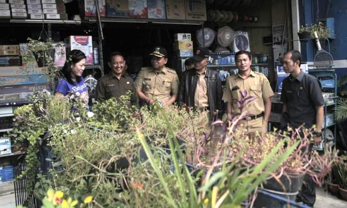 Pengusaha Wajib Sediakan Tong Sampah