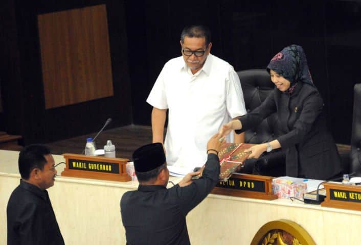 DPRD Jabar Kaji Perda Agar Bisa Diperbaiki DPRD Jabar Kaji Perda Agar Bisa Diperbaiki