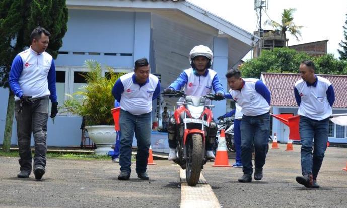 Lombakan Keahlian Mengendalikan Sepeda Motor