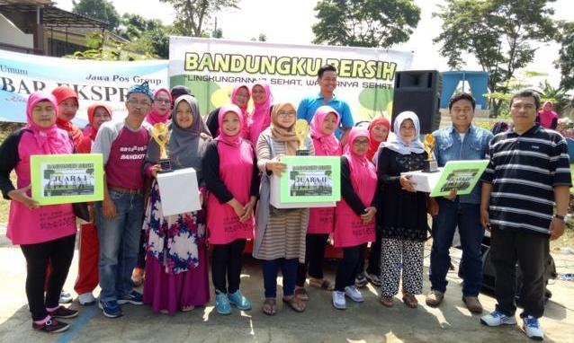 Semangat Gerakan Bandungku Bersih Menyatukan Kebersamaan Masyarakat Kelurahan Cigending Kecamatan Ujungberung Semangat Gerakan Bandungku Bersih Menyatukan Kebersamaan Masyarakat Kelurahan Cigending Kecamatan Ujungberung