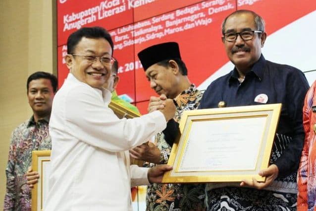 KBB Raih Anugerah Literasi Prioritas KBB Raih Anugerah Literasi Prioritas