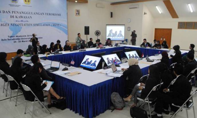 Asah Kemampuan Calon Diplomat