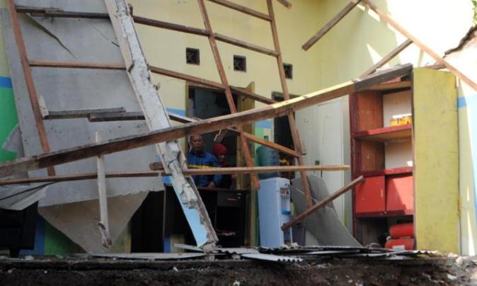 Tujuh Bangunan Roboh ke Kali Cikapundung