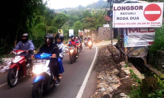 Warga Sukarela Jaga Jalur Kolmas Warga Sukarela Jaga Jalur Kolmas